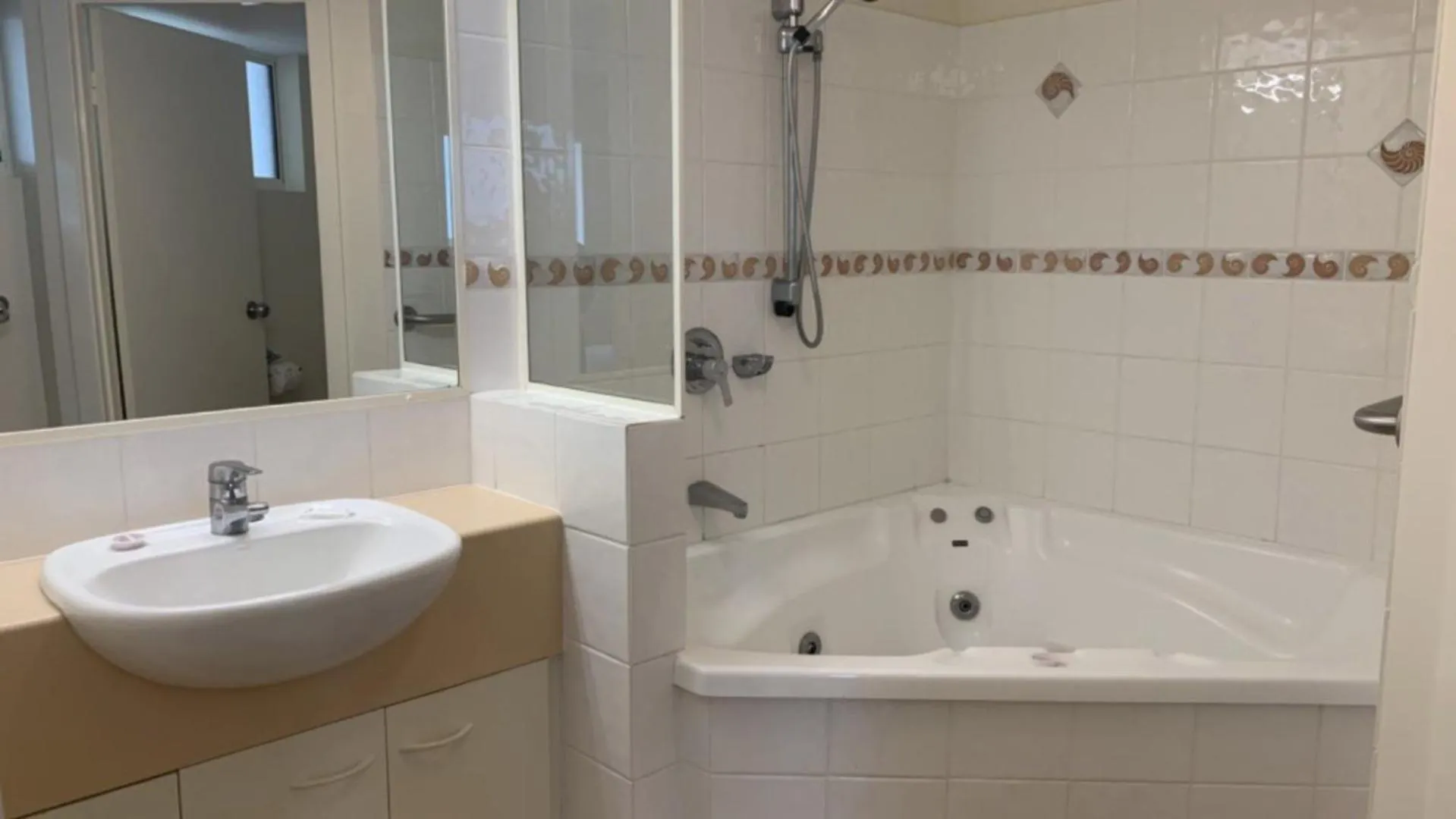 Riviere Unit 718 Apartment Golden Beach Australia